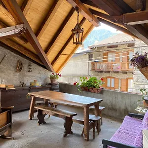 Casa Nel Centro Storico Di , Borno Italia